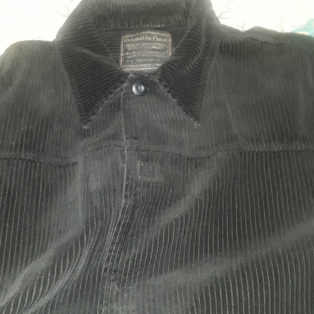 Black shirt/jacket